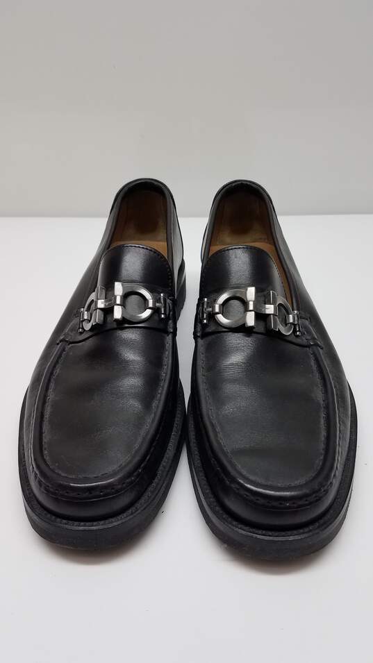 AUTHENTICATED  Salvatore Ferragamo Black Leather Loafers - Men's Sz 10 image number 2