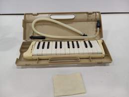 Suzuki Melodion Study Keyboard 25 W/ Case & Tube