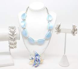 VNTG Lisner Blue Lucite Necklace Monet & Fash Angelfish Dress Clip 125.6g