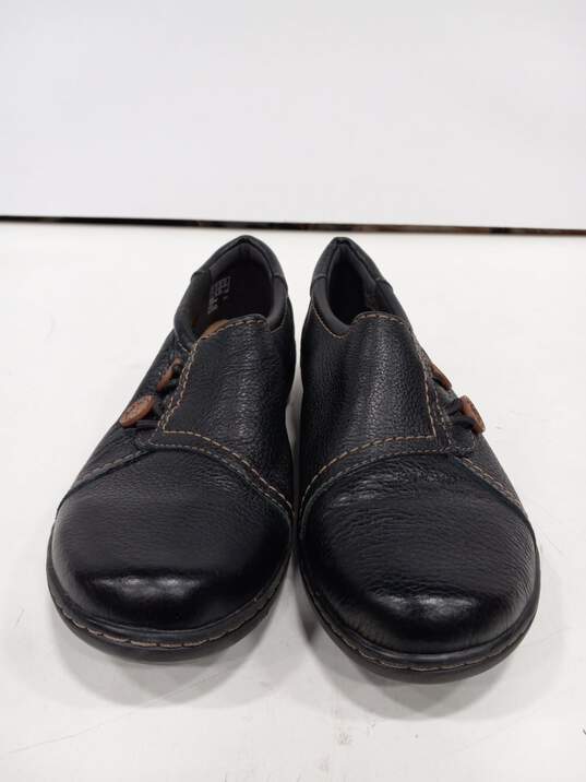 Women's Clarks Evianna Black Leather Loafers Size 10 image number 2