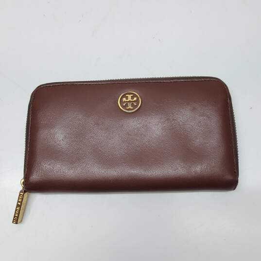 Tory Burch Robinson Brown Zip Continental Wallet image number 1
