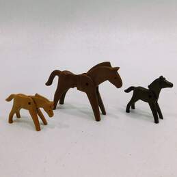 Vintage Playmobil 3856 Horse, Foals and Corral alternative image