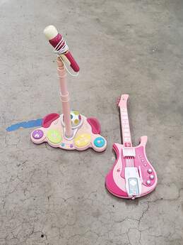 Kid's Toy Guitar and microphone (Barbie) Untested