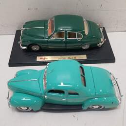 Bundle of 2 Assorted Maisto 1/18 Scale Toy Cars