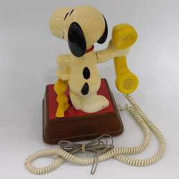 Vintage The Snoopy and Woodstock Push Button Telephone alternative image