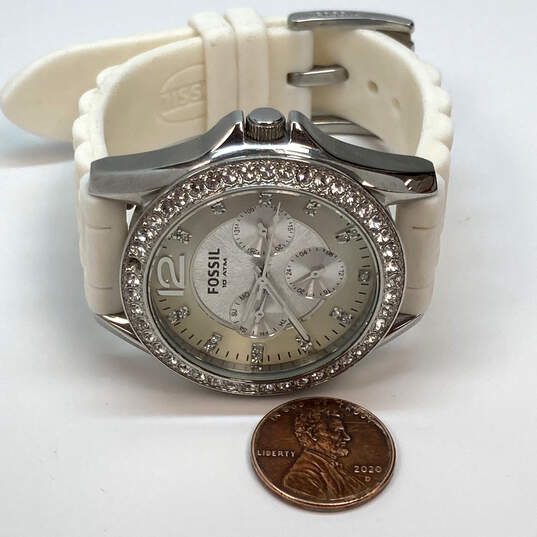 Designer Fossil ES-2344 White Strap Mother Of Pearl Dial Analog Wristwatch image number 2