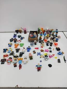 Lot Of 86 Assorted Roblox Figurines