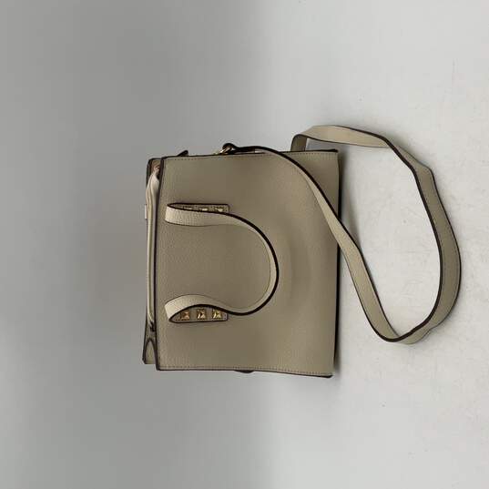 Carlos Womens Beige Leather Adjustable Strap Zipper Crossbody Bag Purse image number 3