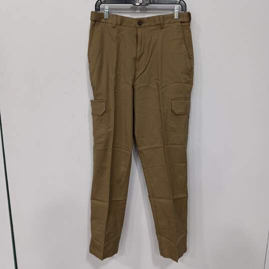 Haggar Men's Classic Fit Cotton Stretch Cargo Pants Size 32x30 image number 1