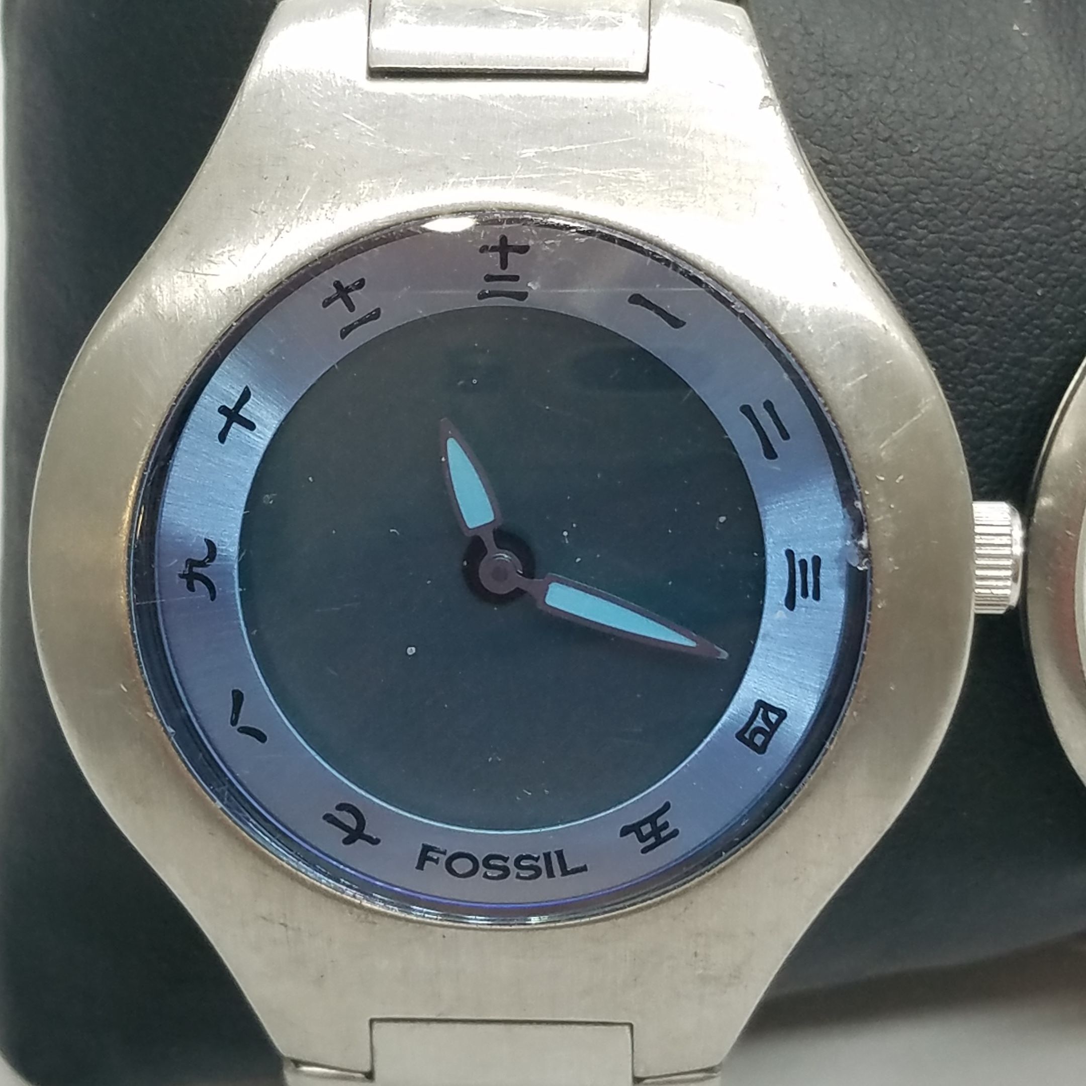 Stylish Vintage Fossil Watch in Blue