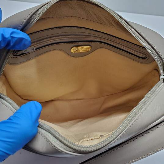 Authenticated Gucci Beige Leather Front Pocket Round Shoulder Bag image number 5