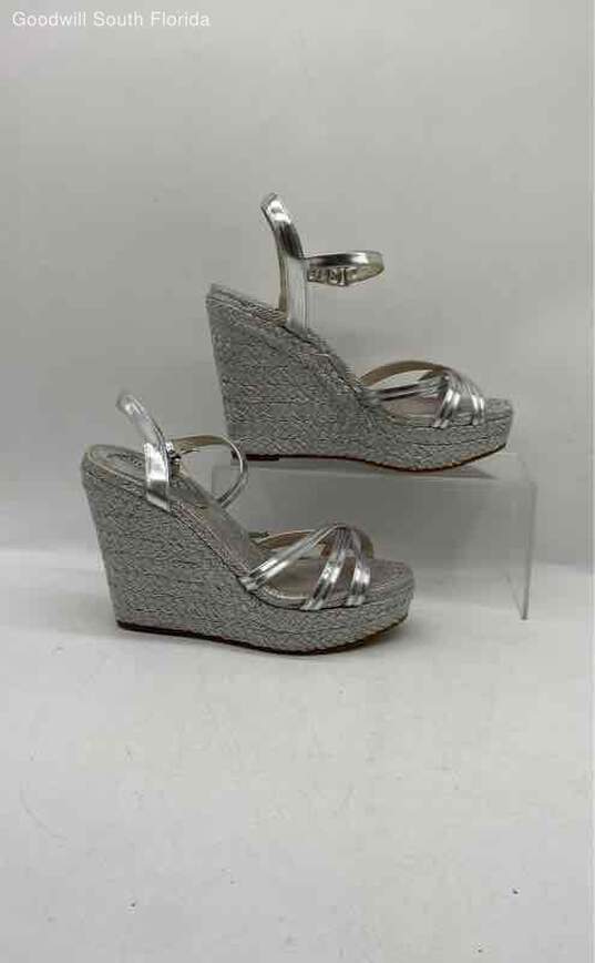 Michael Kors Womens Silver Sandals Size 6 1/2 M image number 2