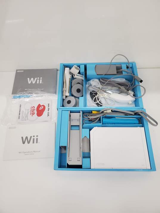 Nintendo Wii Console Untested pre-owned image number 4