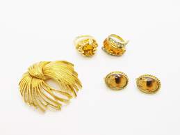 Vintage Emmons & Monet Icy & Gold Tone Clip-On Earrings Brooch & Rings 68.4g