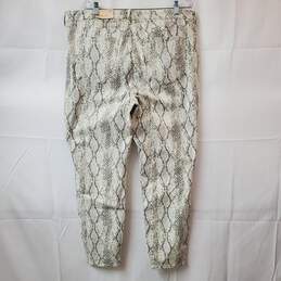 Ami Skinny Women's Ivory Snakeskin Print Stretch Cotton Skinny Pants Size 18W alternative image