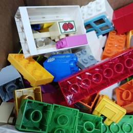 5.2 lb Bulk LEGO Duplo Bricks alternative image