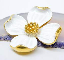 VNTG Crown Trifari White & Gold Tone Flower Brooch 11.8g alternative image