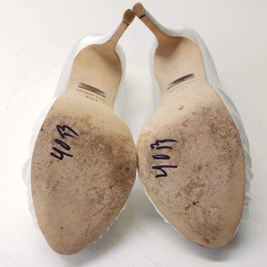Badgley Mischka Ivory Satin Jeweled Peep Toe Pump Heels Shoes Size 7.5 M image number 7