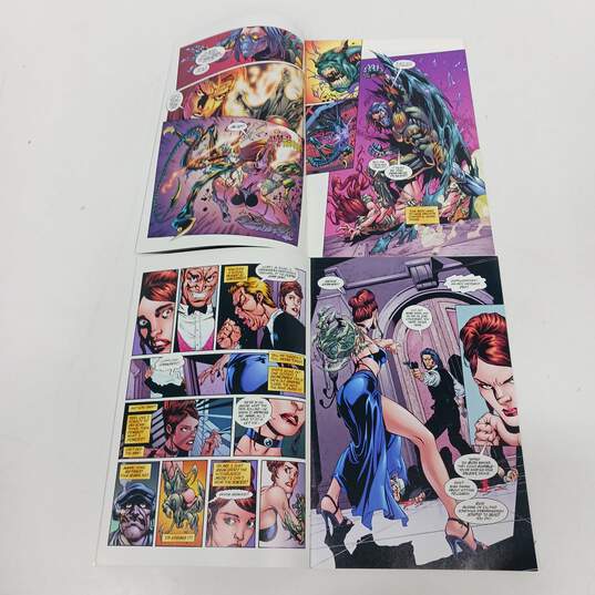 Bundle of 14 Assorted Comics image number 7