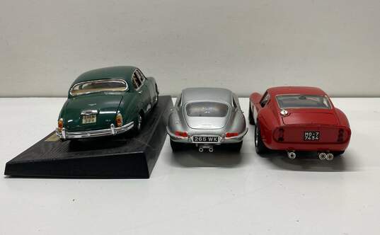 Diecast Classic Cars Set of 3 image number 4