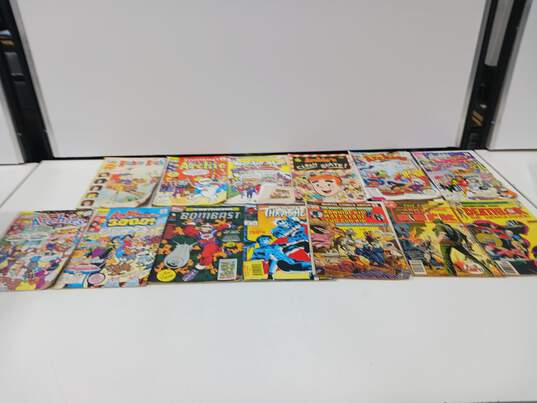 Bundle of 13 Assorted Comic Books image number 1