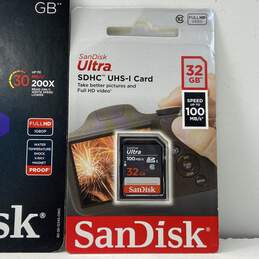 SanDisk 16 & 32GB SDHC Memory Card Lot of 3 alternative image