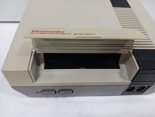 Nintendo Entertainment System w/Cables and Controller image number 2