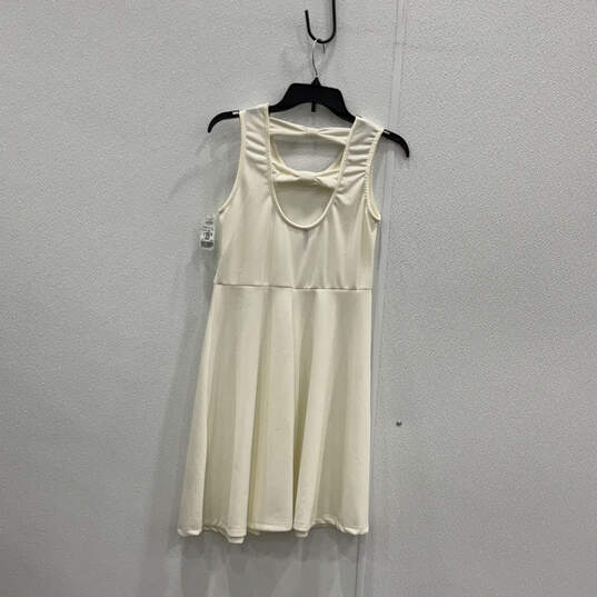 NWT Womens White Sleeveless Round Neck Classic Cutout Shift Dress Size 34 image number 2