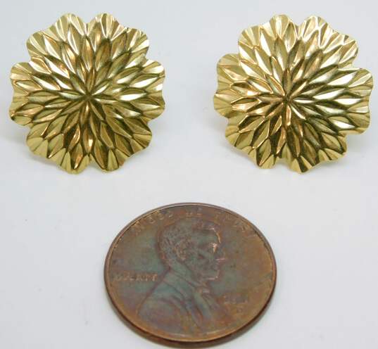 14K Gold Etched Flower Shape Post Earrings 1.3g image number 6