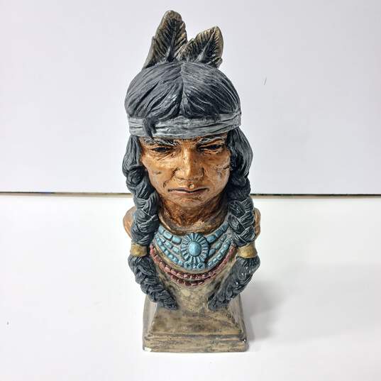 Female Native American Statue image number 1