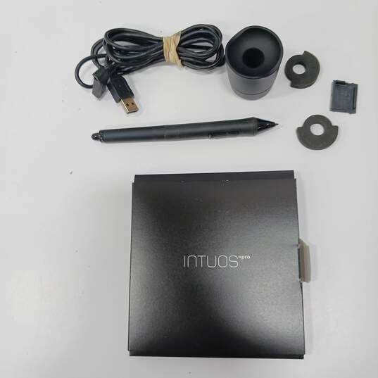 Wacom Intuos Pen Tablet PTH-651 image number 2