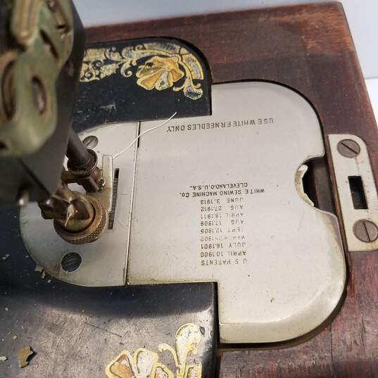 Vintage White Rotary Sewing Machine image number 8