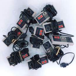 Nintendo NES Controller + Zapper Lot alternative image