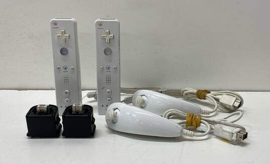 Nintendo Wii Remotes & Accessories Lot of 6 image number 1