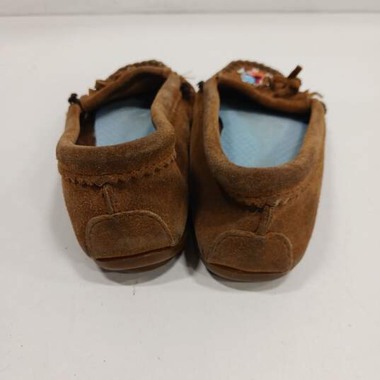 Women's Brown Minnetonka Moccasins Size 7.5 image number 4