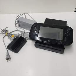 Nintendo Wii U and Gamepad alternative image