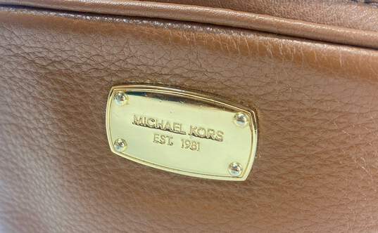Michael Kors Crossbody Bag Brown image number 2