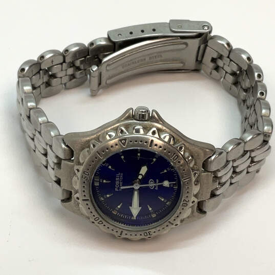 Designer Fossil AM-3099 Silver-Tone Chain Strap Blue Dial Analog Wristwatch image number 2