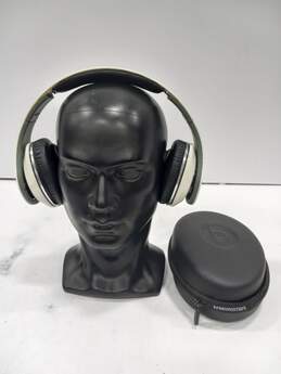 White Beats By Dre Headphones w/ Case
