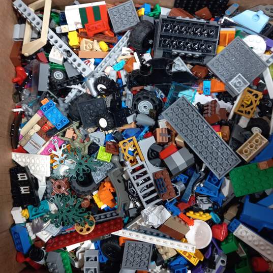 10lbs Lot of Assorted Brands Building Toy Bricks image number 1