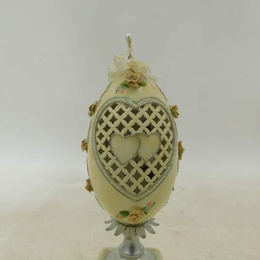 Wedding Goose Egg Musical Box W/ Bride & Groom Hand Crafted image number 5