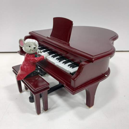 Maestro Mouse Recital Piano Figurine image number 1