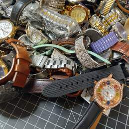 Bulk Lot of Assorted Watches – 7.25lbs. alternative image