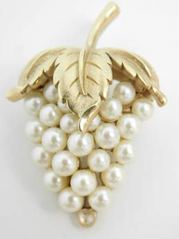 Vintage Crown Trifari Brushed Gold Tone & Faux Pearl Grape Bunch & Leaf Brooches 20.5g alternative image