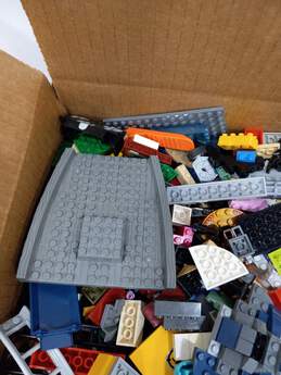 9 lb of Assorted Toy Building Blocks alternative image
