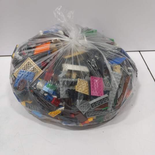 8.4lbs Bundle Of Assorted Building Lego Bricks & Pieces image number 5