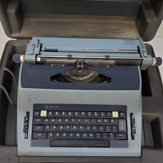 Litton Royal Centurion Award Series Electric Typewriter - Parts/Repair image number 3