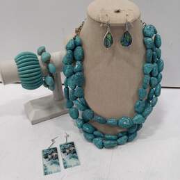Bundle of Assorted Blue Tone Fashion Costume Jewelry Pieces