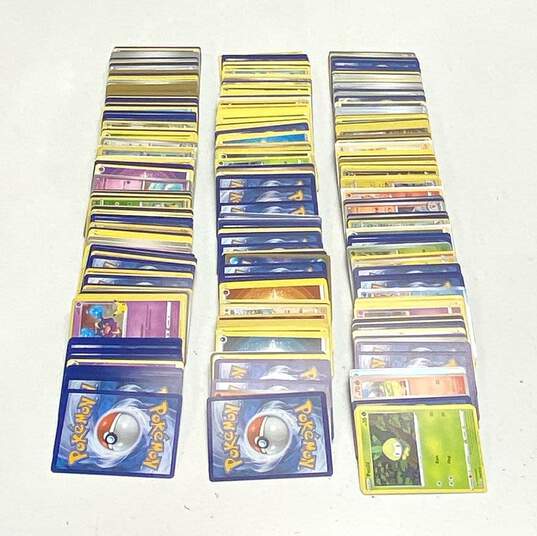 Assorted Pokémon TCG Common, Uncommon and Rare Trading Cards (600 Plus Cards) image number 2