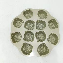 Nordic Ware Sweetheart Roses Mini Bundt Pan & Cookie Sheet alternative image